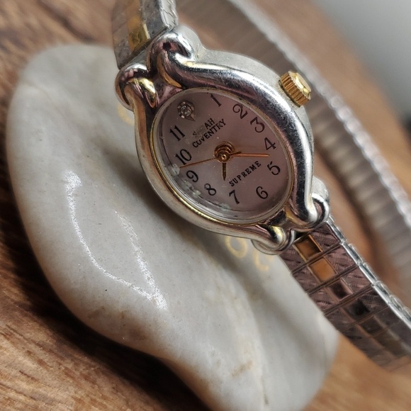 B2928 Sarah Coventry‎ collectible watch needs batteries